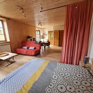 aux-ptioux-bonheurs.hotels-rhonealpes.com/